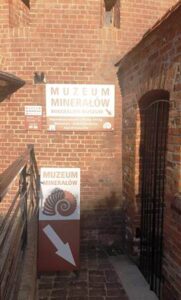 Wejście do Muzeum Minarałów w Kołobrzegu