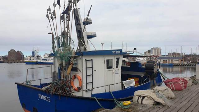 Kuter w porcie rybackim w Kołobrzegu