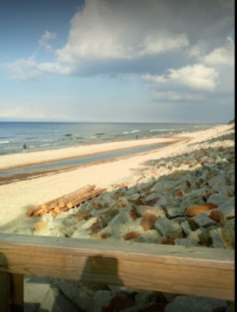 Pogorzelica - kamienie na plaży
