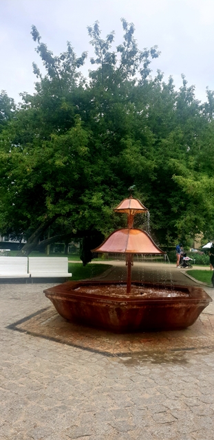 Sopocka solanka - fontanna grzybek w parku
