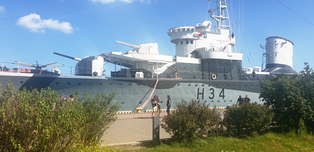 Widok na niszczyciel ORP Błyskawica w Gdyni