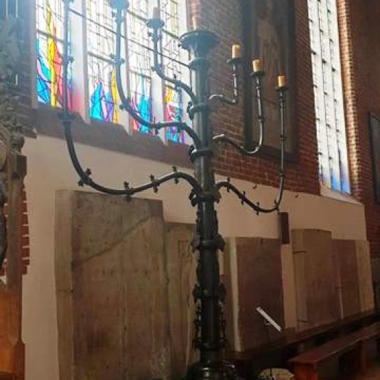 Siedmioramienny świecznik w kołobrzeskiej katedrze